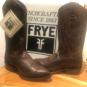 Frye women’s Billy pull on boot